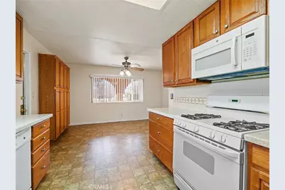 17740 Linden, Hesperia, CA 92345 - Photo 23