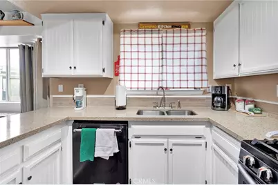 10753 Locust, Hesperia, CA 92345 - Photo 15