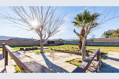 22993 Eyota, Apple Valley, CA 92308 - Photo 35
