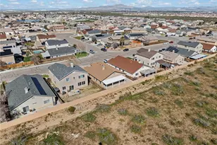 11893 Pepperwood St, Victorville, CA 92392 - Photo 5