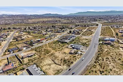 16423 Village Drive, Victorville, CA 92394 - Photo 9