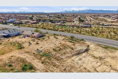 16423 Village Drive, Victorville, CA 92394 - Photo 5