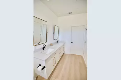 8354 Macron, Oak Hills, CA 92344 - Photo 13