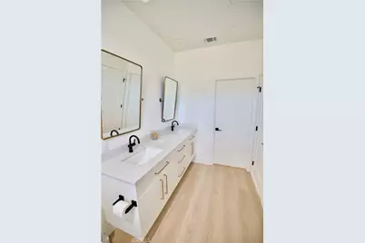 8354 Macron, Oak Hills, CA 92344 - Photo 13