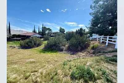 39833428 Fairburn, Hesperia, CA 92345 - Photo 5