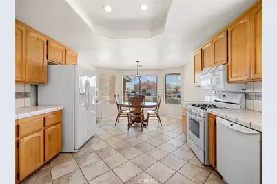 12790 Amberwood Lane, Victorville, CA 92395 - Photo 15