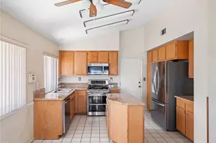 15208 Indian Springs Dr, Victorville, CA 92394 - Photo 9