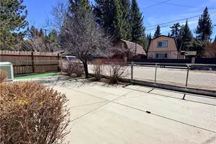 829 W Country Club Blvd, Big Bear City, CA 92314 - Photo 11