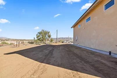 18826 Valencia, Hesperia, CA 92345 - Photo 43