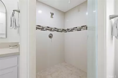 18826 Valencia, Hesperia, CA 92345 - Photo 27