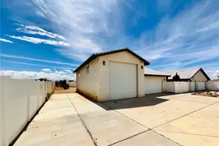 17389 Central Rd, Apple Valley, CA 92307 - Photo 13