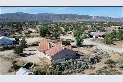 10685 Crystal Air, Pinon Hills, CA 92372 - Photo 7