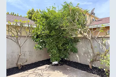 1147 N Island Avenue, Wilmington, CA 90744 - Photo 33