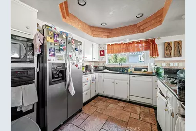 17990 Fremontia, Victorville, CA 92395 - Photo 9