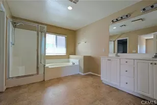 9053 Calico Ct, Oak Hills, CA 92344 - Photo 19
