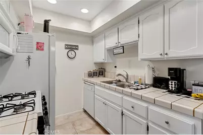 19222 Cottonwood Drive, Apple Valley, CA 92308 - Photo 11