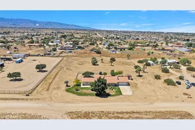 9872 Aster, Oak Hills, CA 92344 - Photo 57