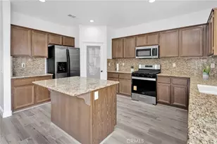 12615 Versaille St, Victorville, CA 92394 - Photo 11