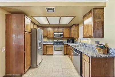 16854 Kayuga, Victorville, CA 92395 - Photo 9