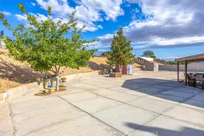 13997 Riverside, Apple Valley, CA 92307 - Photo 33
