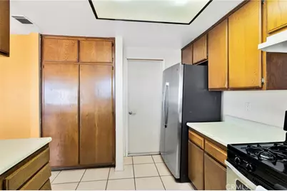 11725 Chisholm Trail, Victorville, CA 92392 - Photo 15
