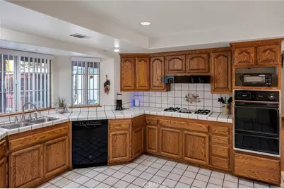 11631 Whitehaven, Oak Hills, CA 92344 - Photo 11