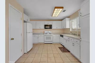 21693 Wren, Apple Valley, CA 92308 - Photo 5