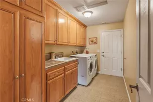 11526 Prairie, Oak Hills, CA 92344 - Photo 37