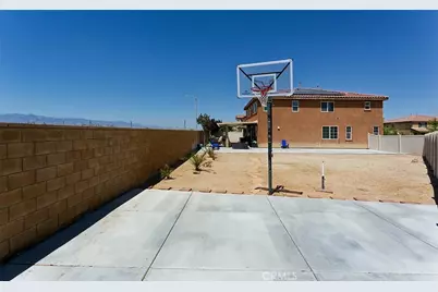 14911 Sunset Gardens Court, Victorville, CA 92394 - Photo 59