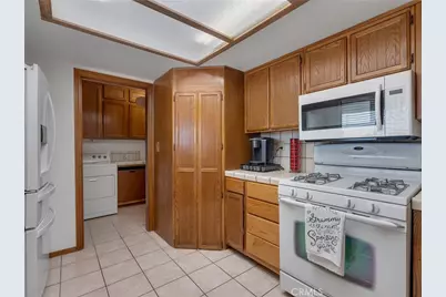 19456 Saint Timothy Lane, Apple Valley, CA 92307 - Photo 13