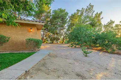 19459 Shasta Road, Apple Valley, CA 92307 - Photo 7