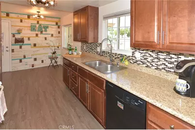 10415 Redwood Avenue, Hesperia, CA 92345 - Photo 5
