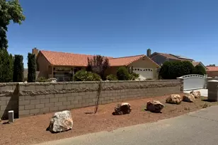 22410 Broken Lance Ct, Apple Valley, CA 92307 - Photo 9