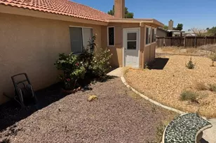 22410 Broken Lance Ct, Apple Valley, CA 92307 - Photo 7