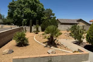 22410 Broken Lance Ct, Apple Valley, CA 92307 - Photo 11