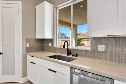 18310 Lakeview Drive, Victorville, CA 92395 - Photo 17