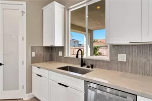 18310 Lakeview Dr, Victorville, CA 92395 - Photo 17