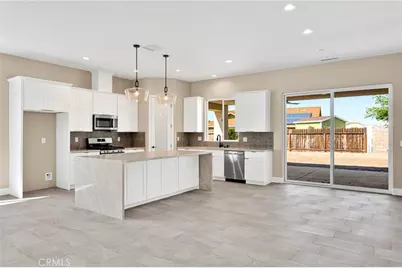18310 Lakeview Drive, Victorville, CA 92395 - Photo 9
