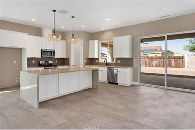 18310 Lakeview Drive, Victorville, CA 92395 - Photo 13