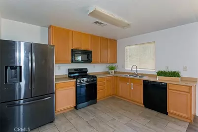 16562 Jasmine Street, Victorville, CA 92395 - Photo 5