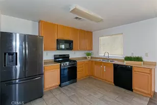 16562 Jasmine St, Victorville, CA 92395 - Photo 5