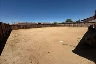16562 Jasmine St, Victorville, CA 92395 - Photo 35