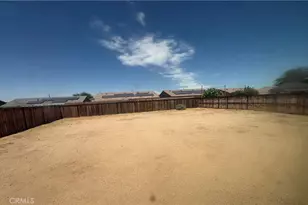 16562 Jasmine St, Victorville, CA 92395 - Photo 11