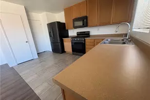 16562 Jasmine St, Victorville, CA 92395 - Photo 5