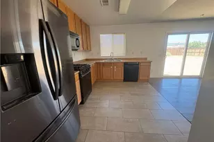 16562 Jasmine St, Victorville, CA 92395 - Photo 5