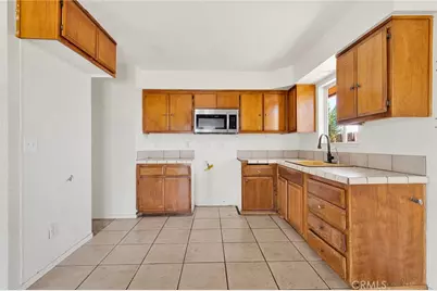 15105 Condor, Victorville, CA 92394 - Photo 7