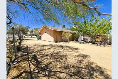 23911 Tahquitz, Apple Valley, CA 92307 - Photo 17