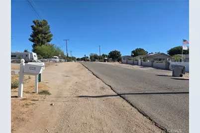 10387 Portland, Hesperia, CA 92345 - Photo 11