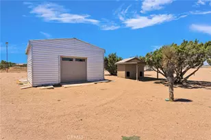 9879 Silver Palm Dr, Oak Hills, CA 92344 - Photo 47