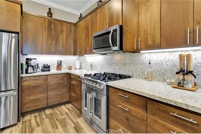 9879 Silver Palm Drive, Oak Hills, CA 92344 - Photo 23